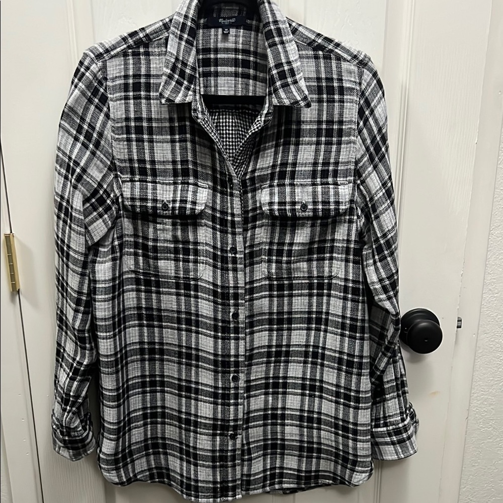 Madewell Plaid Black and White Womens Relaxed fit button up top-Size M